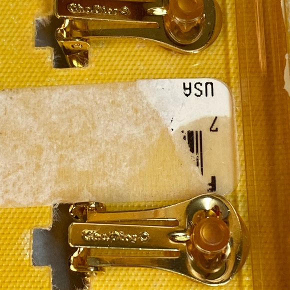 Vintage DIOR clip on Earrings white crystal and gold tones - Picture 4 of 4